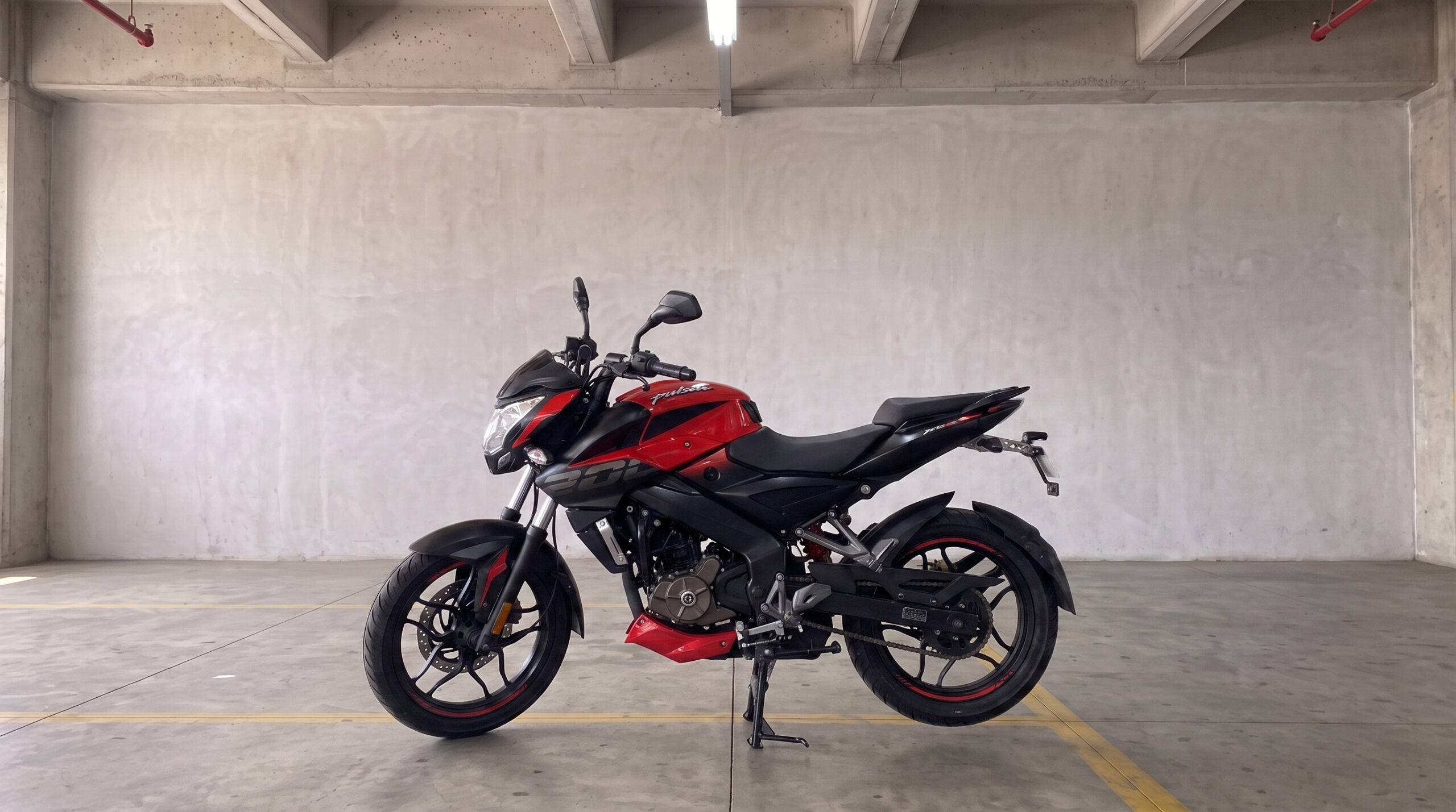 BAJAJ PULSAR NS200